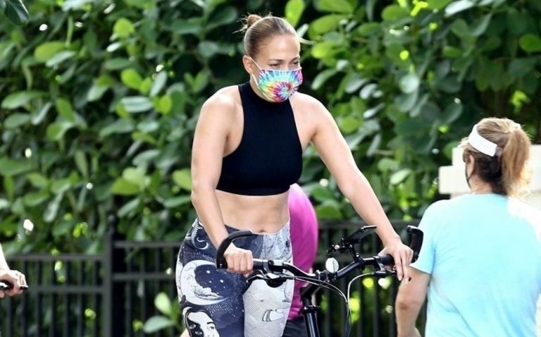 Jennifer Lopez looking good with fitness bike