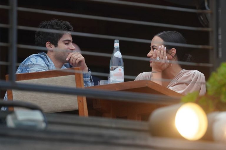 Demi Lovato showed her ring