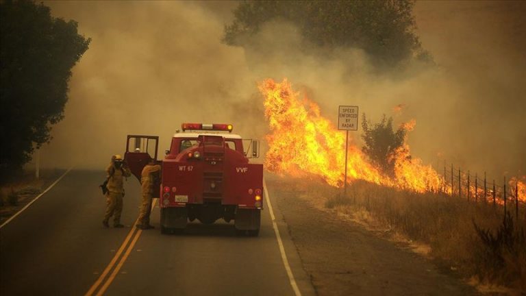 California tackles uncontrollable fires