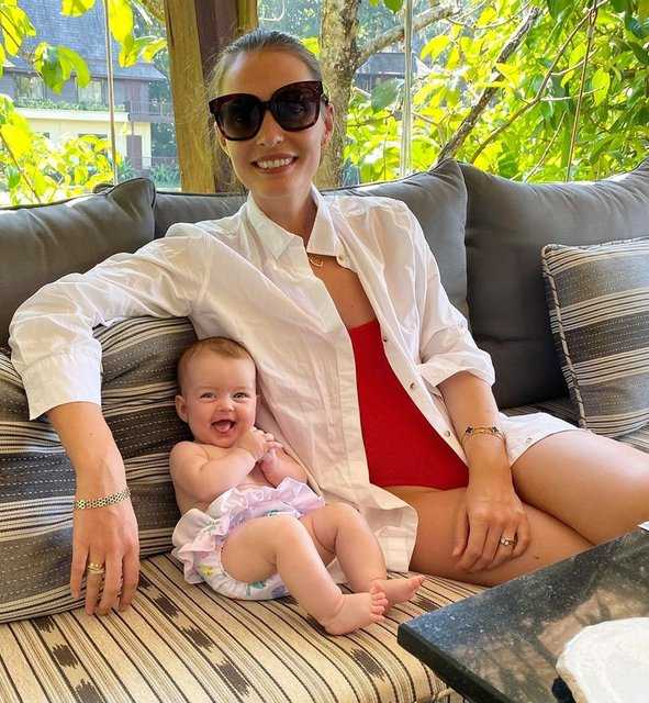 Ella Woodward gave birth to her second baby at home