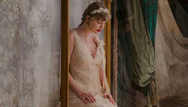 Taylor Swift’s 9th album Evermore meets with music lovers