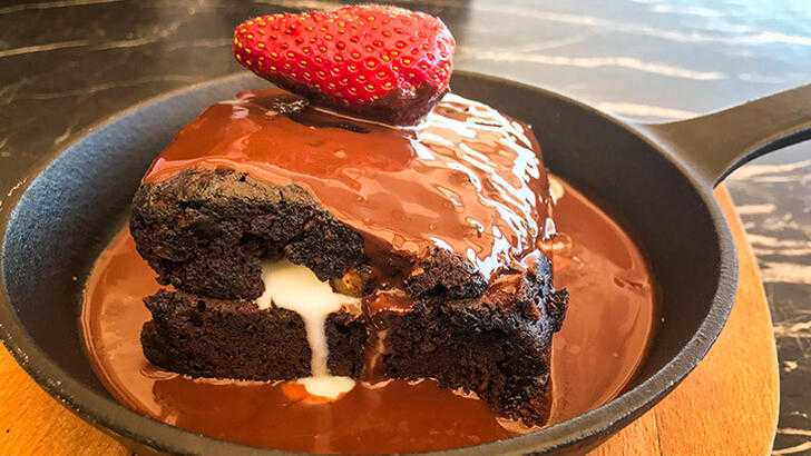 How to make a hot brownie for two people?