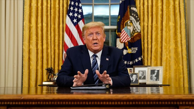 Trump leaves a note to the Oval Office for his successor Biden