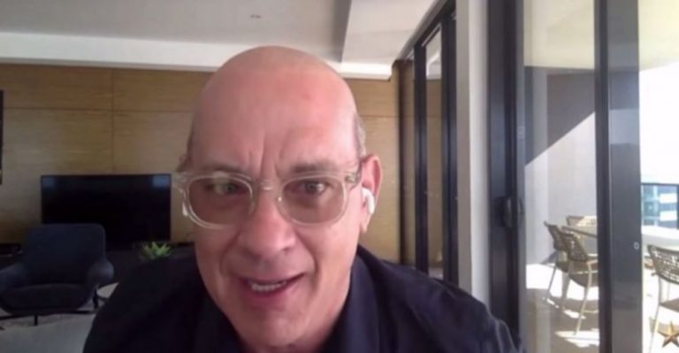 Tom Hanks bald for movie