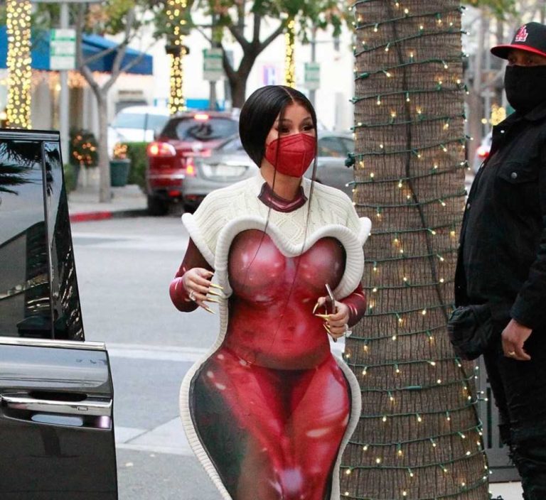 Cardi B.’s shopping outfit: the woman from Atlantis